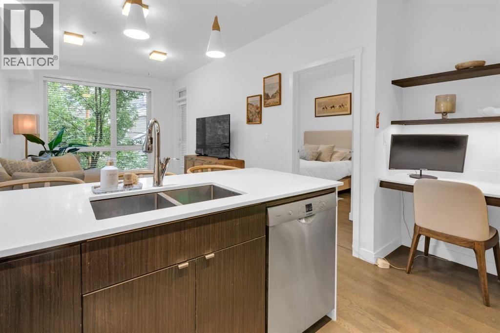 305 18 Avenue property photo