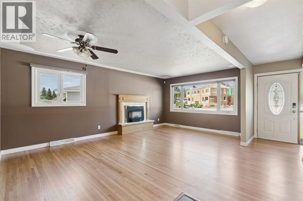 8028 5 Street property photo