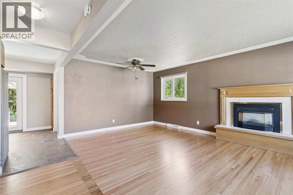 8028 5 Street property photo