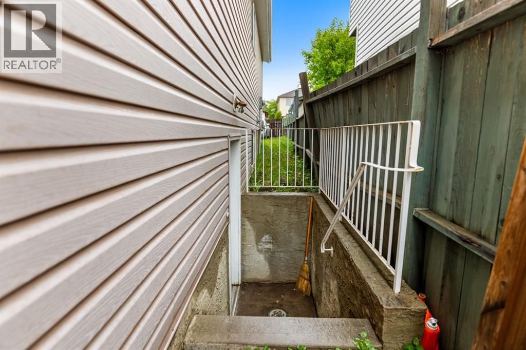 215 Carmel Close property photo