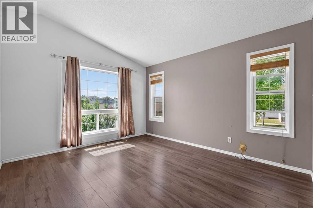171 Saddlemont Crescent property photo