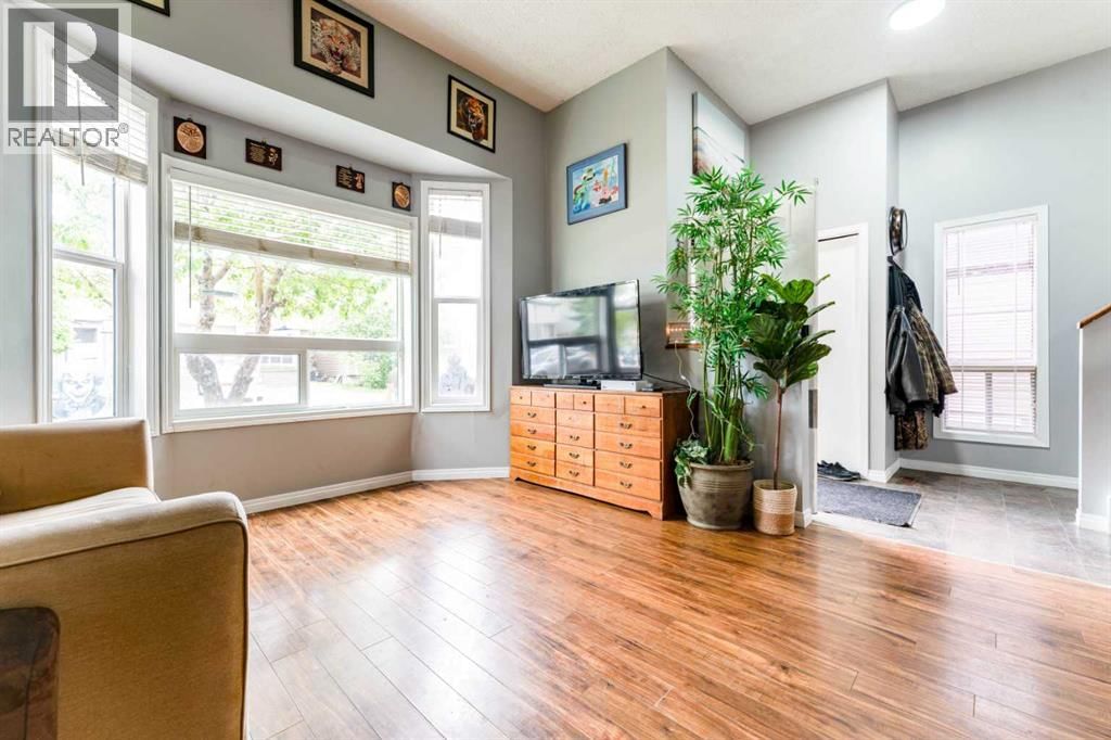 6087 Martingrove Road property photo