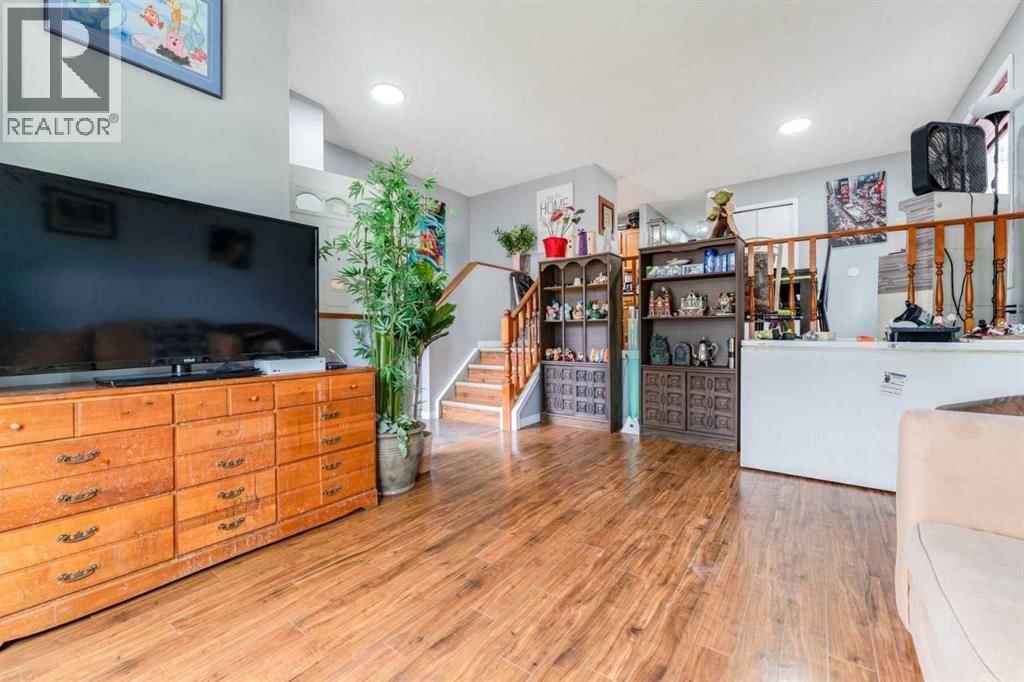 6087 Martingrove Road property photo