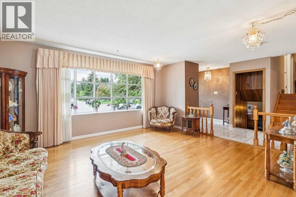 5036 Vallance Crescent property photo