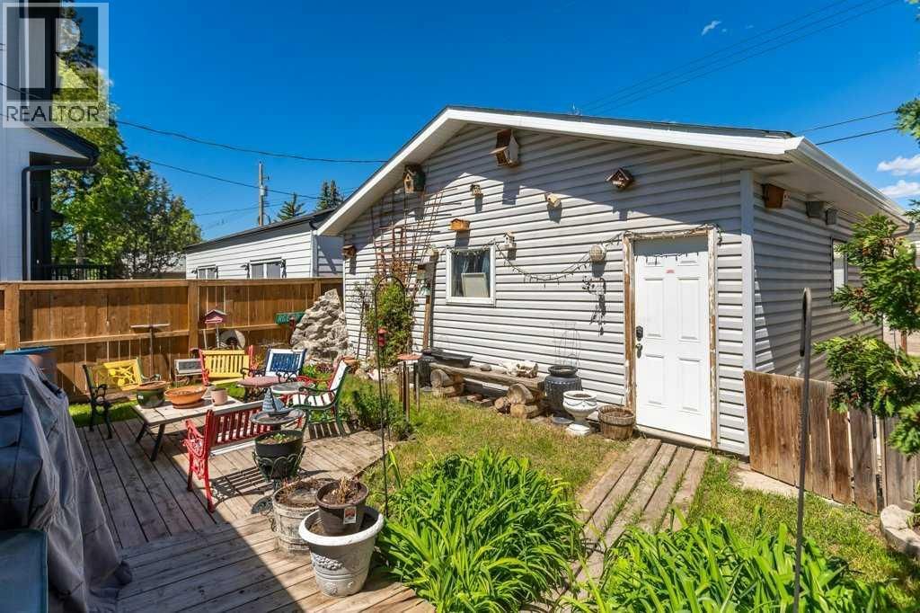 8812 46 Avenue property photo