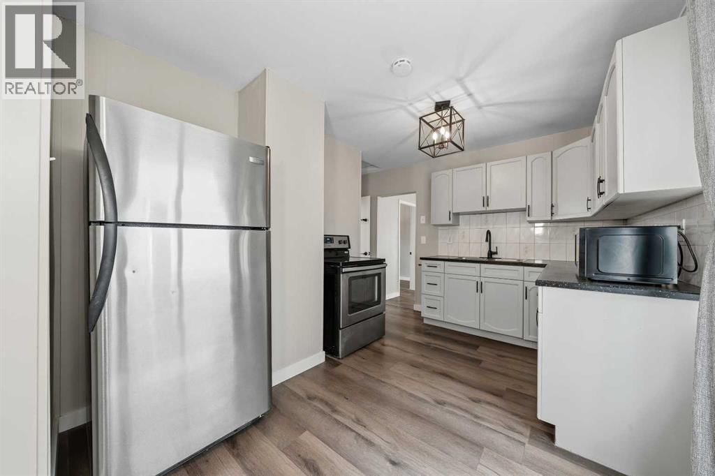 3807 1 Street property photo
