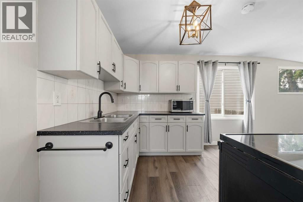 3807 1 Street property photo