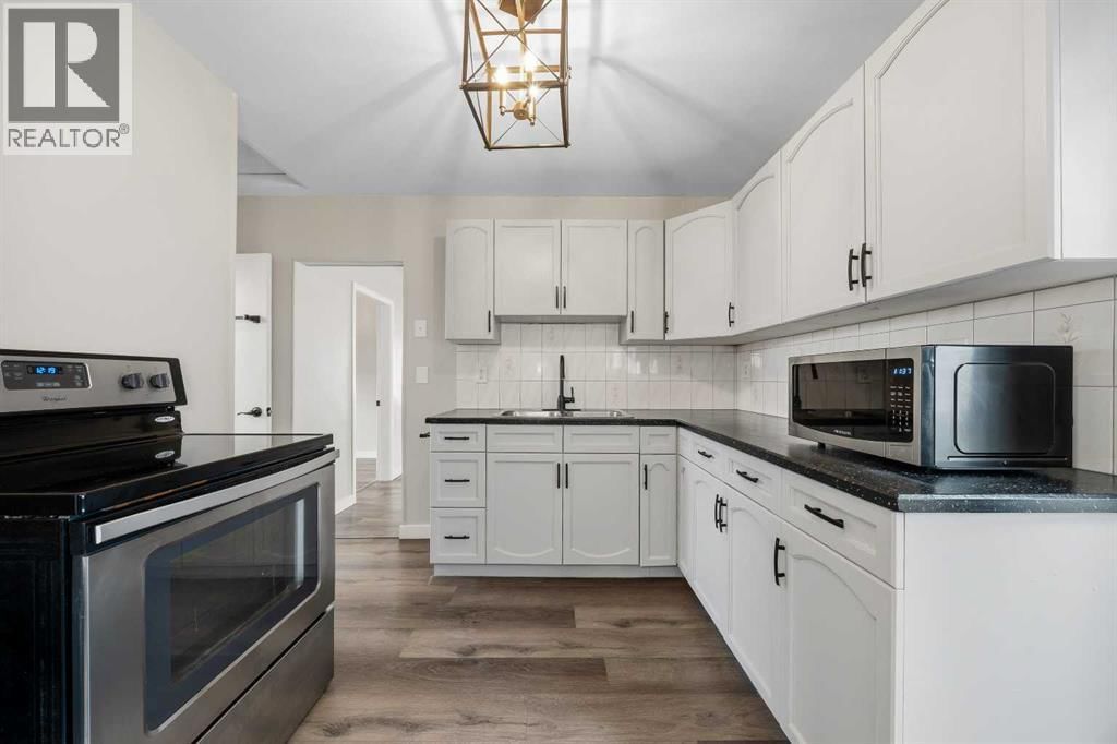 3807 1 Street property photo