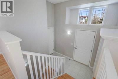 7 Canoe Close | Airdrie Alberta | Slide Image Three