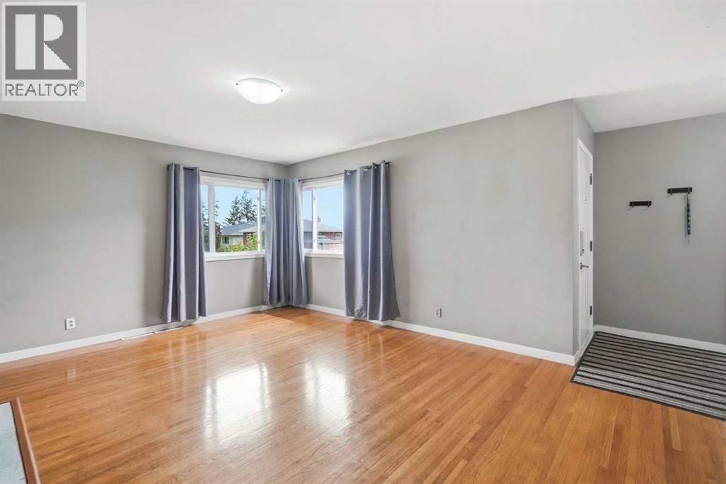 111 42 Avenue property photo