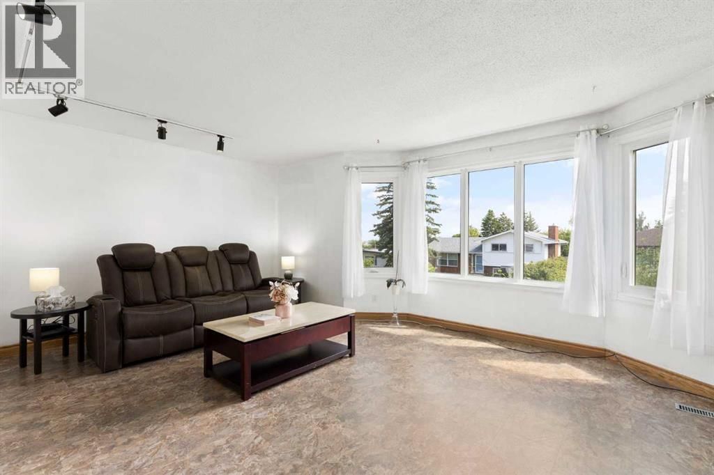 1016 Hunterdale Place property photo