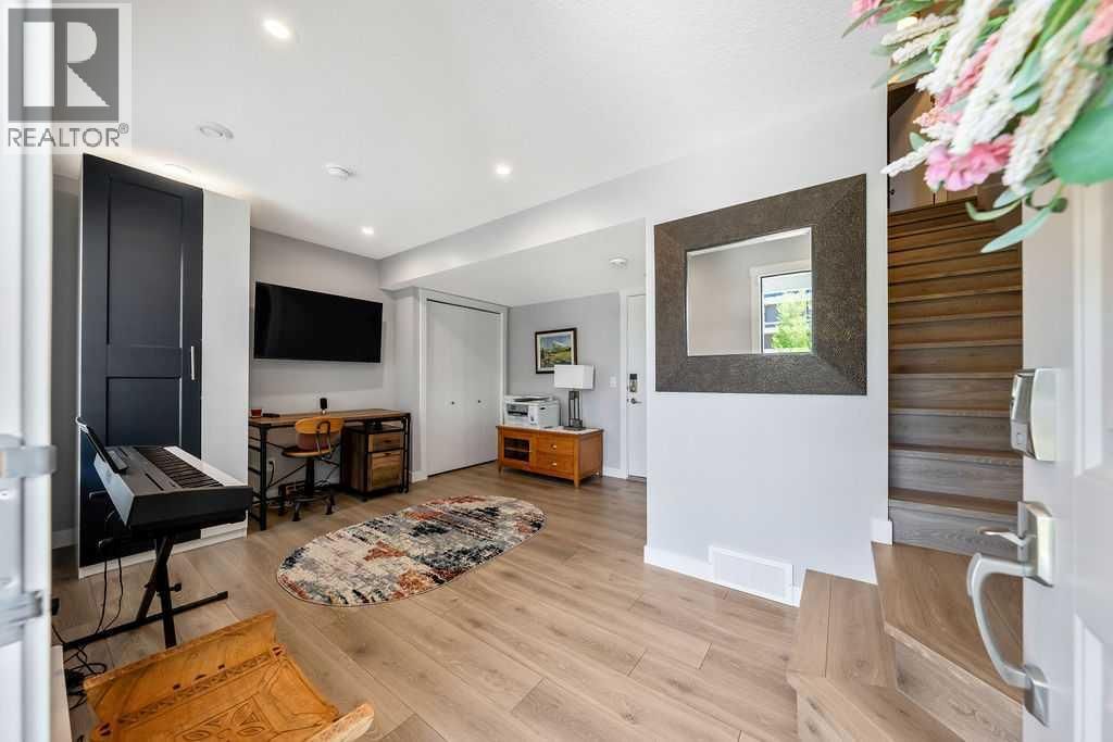 869 Cranston Avenue property photo