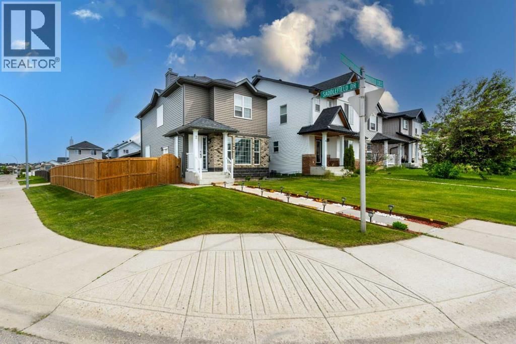 2 Saddlefield Crescent property photo