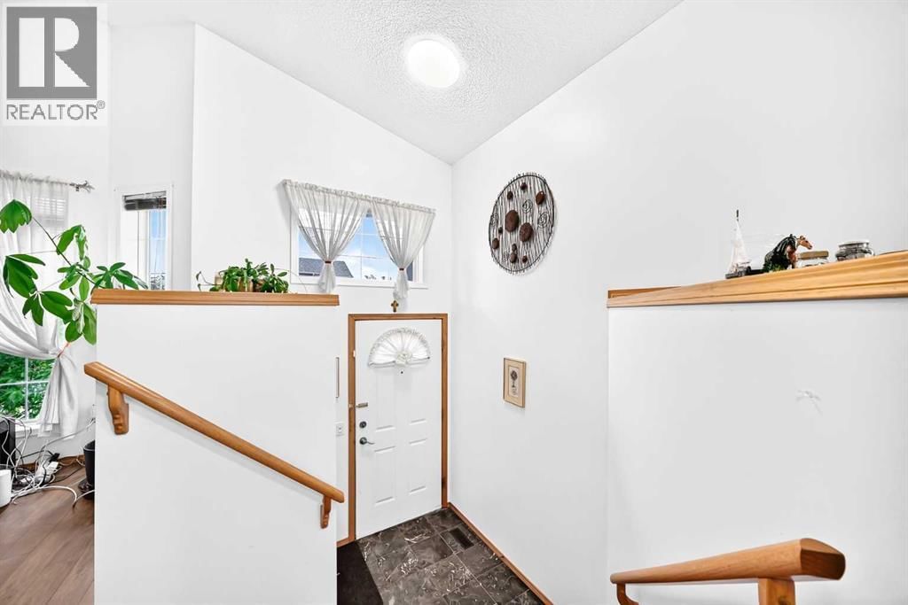 98 Country Hills Heights property photo