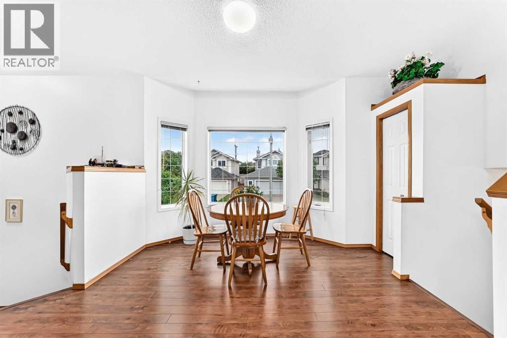 98 Country Hills Heights property photo