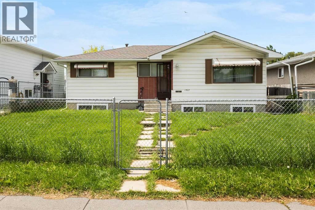 1527 46 Street property photo