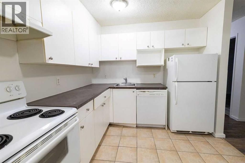 216 Doverglen Crescent property photo