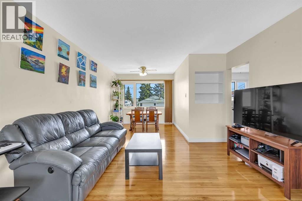 5008 2 Street property photo