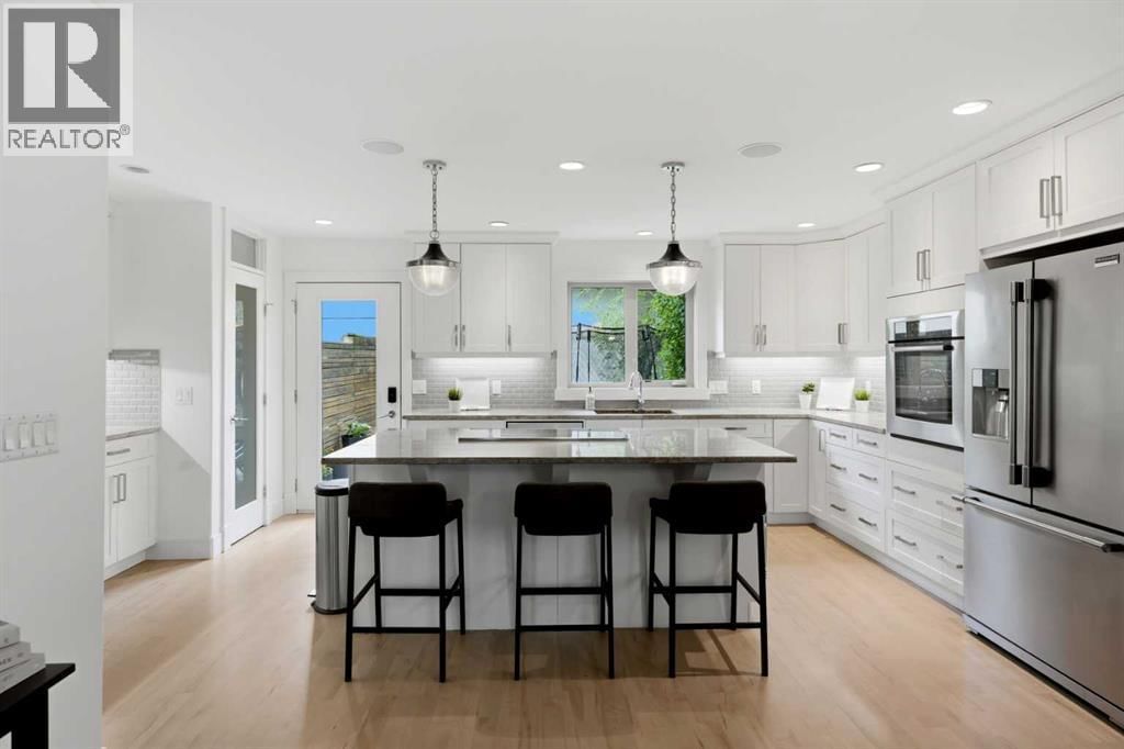 2040 31 Avenue property photo