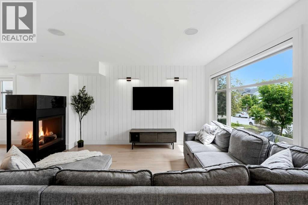 2040 31 Avenue property photo