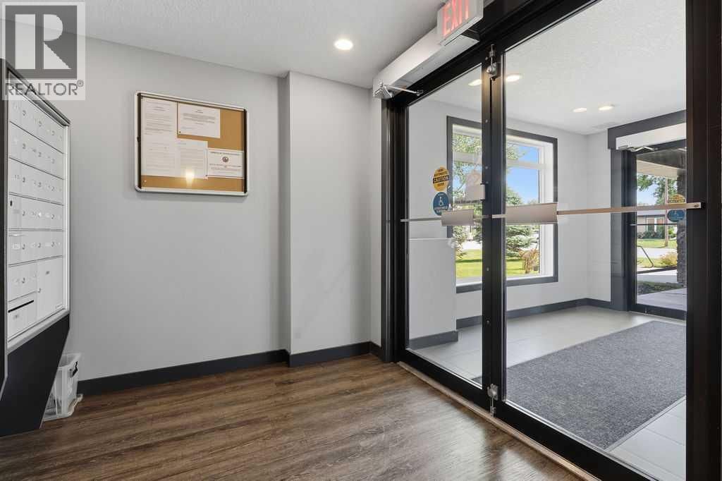 15207 1 Street property photo