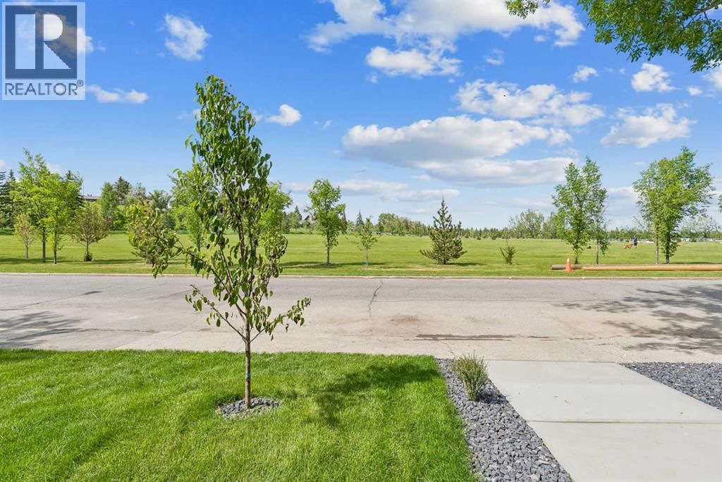 1025 32 Avenue property photo
