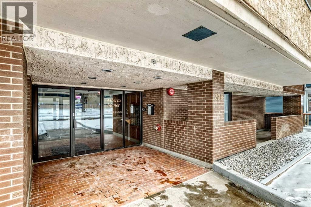 330 15 Avenue property photo