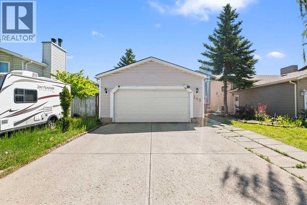 143 Castlebrook Rise property photo
