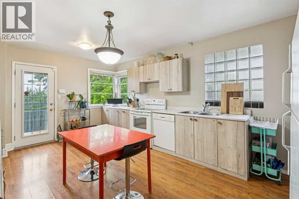 2128 17 Avenue property photo