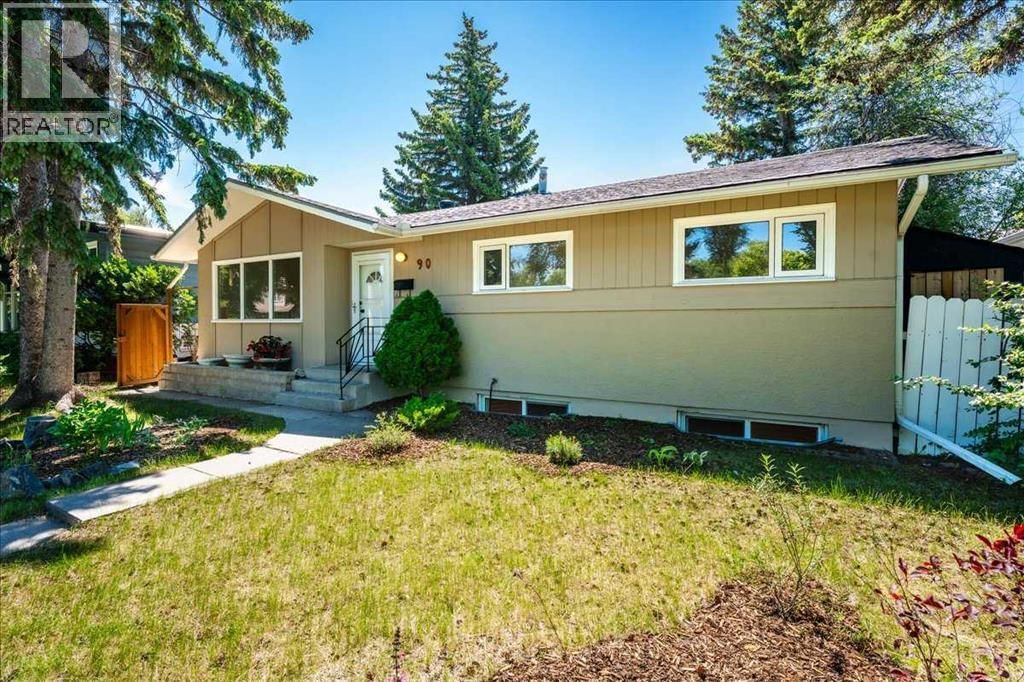 90 Armstrong Crescent property photo