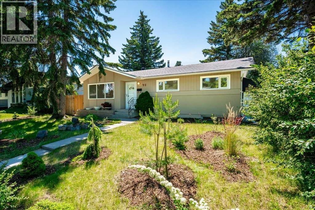 90 Armstrong Crescent property photo