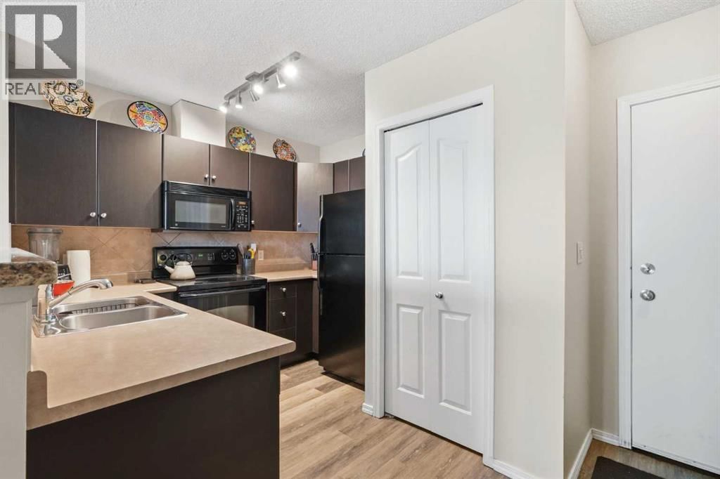 1053 10 Street property photo