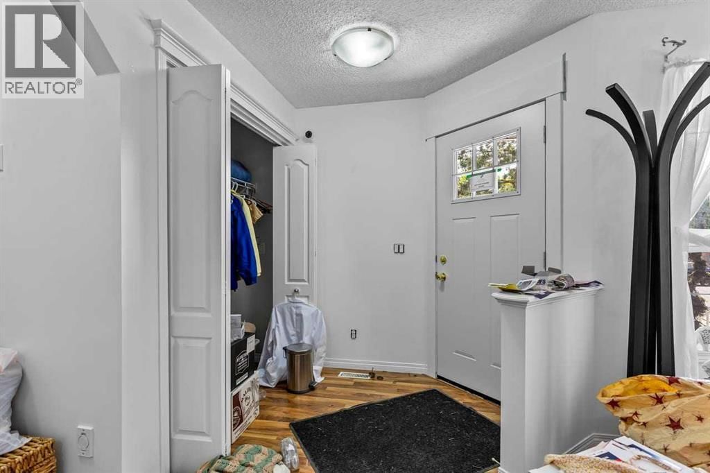 303 Bridlemeadows Common property photo