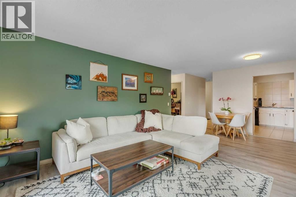 2211 29 Street property photo