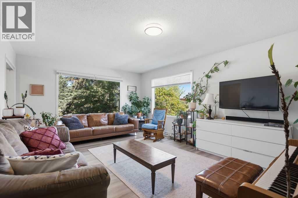 2812 19 Street property photo