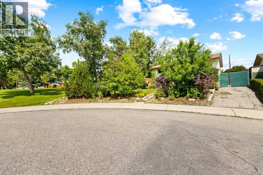 323 maddock Crescent property photo