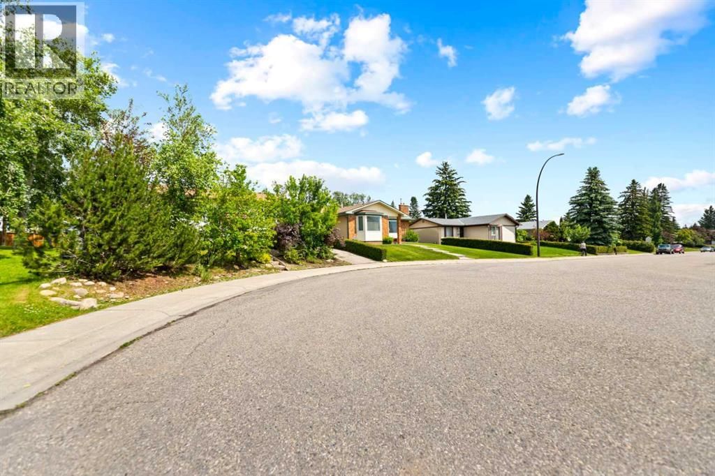 323 maddock Crescent property photo