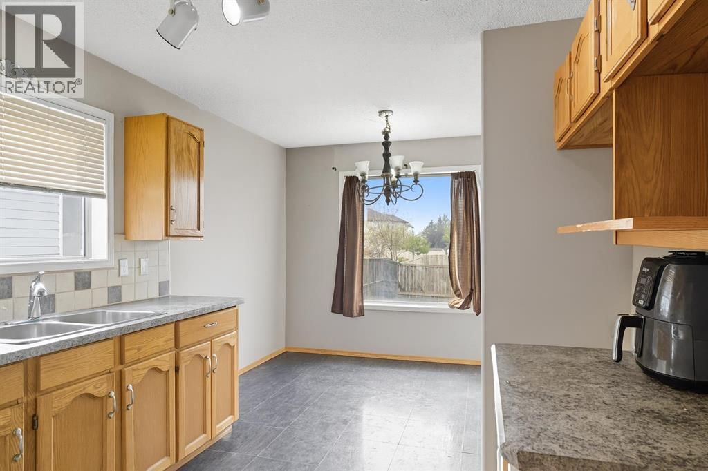141 Saratoga Close property photo