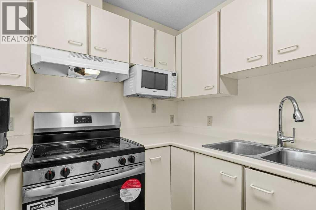 2422 Edenwold Heights property photo