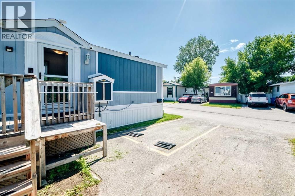 6724 17 Avenue property photo