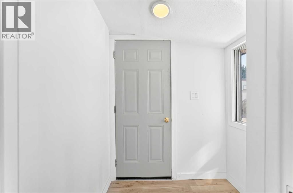2106 50 Street property photo