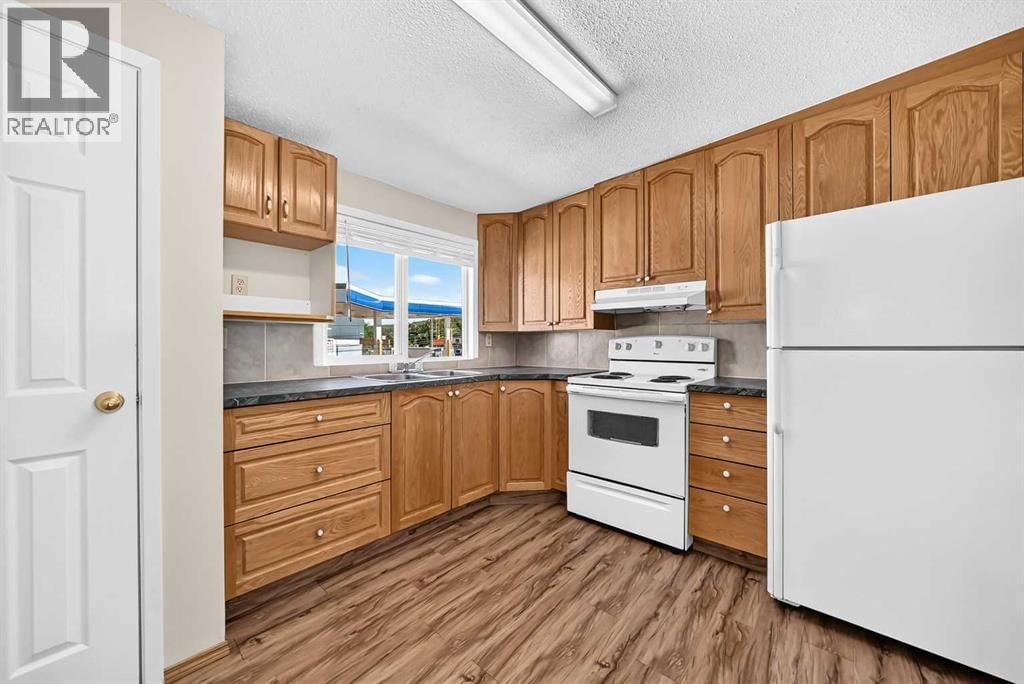 5113 17 Avenue property photo