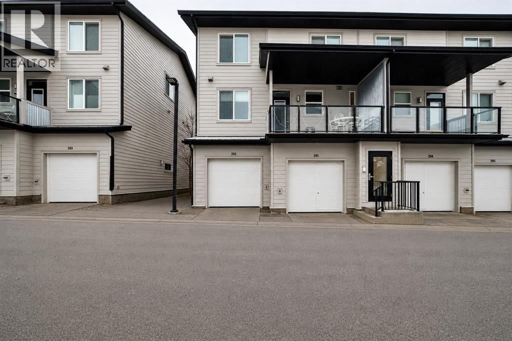 245 Redstone Walk property photo