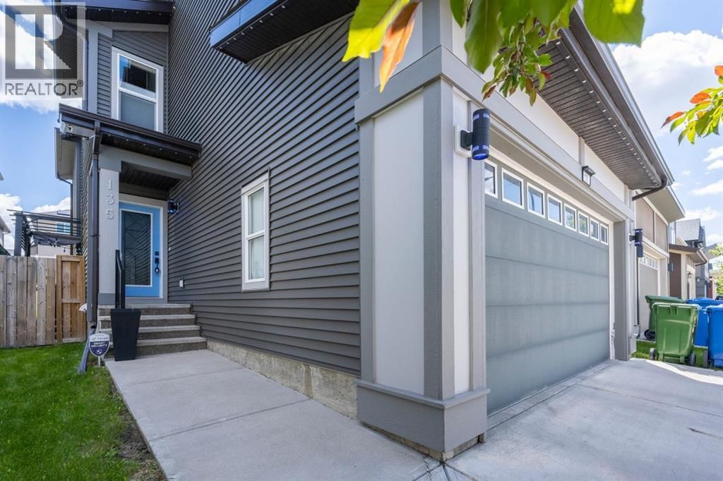 135 Evansridge Crescent property photo