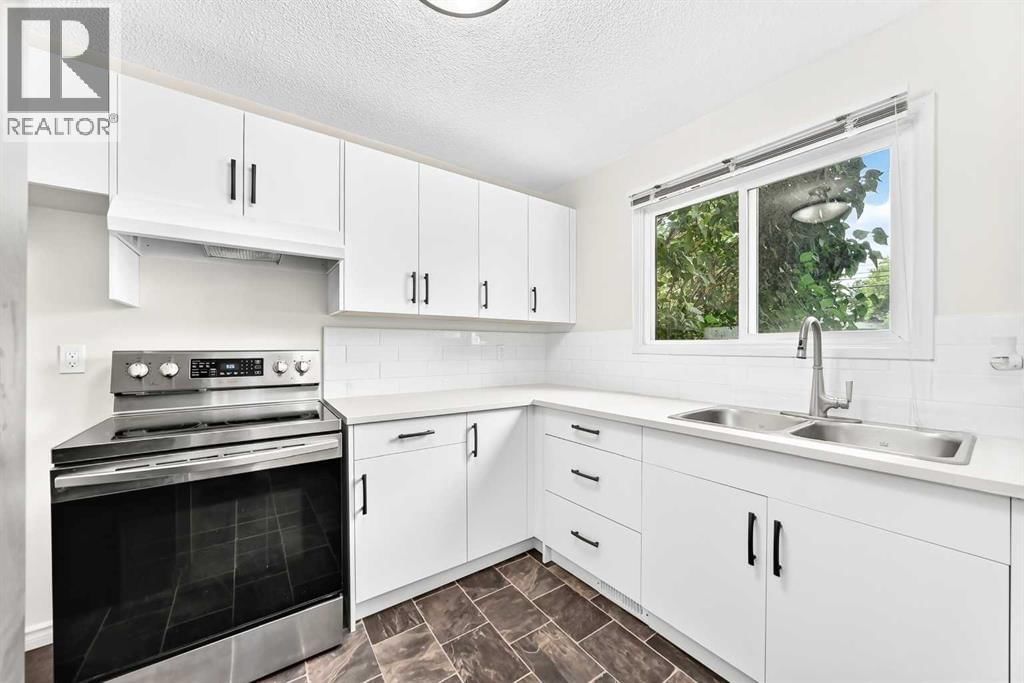 219 90 Avenue property photo