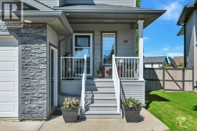 19 Lougheed Close | Red Deer Alberta | Slide Image Two