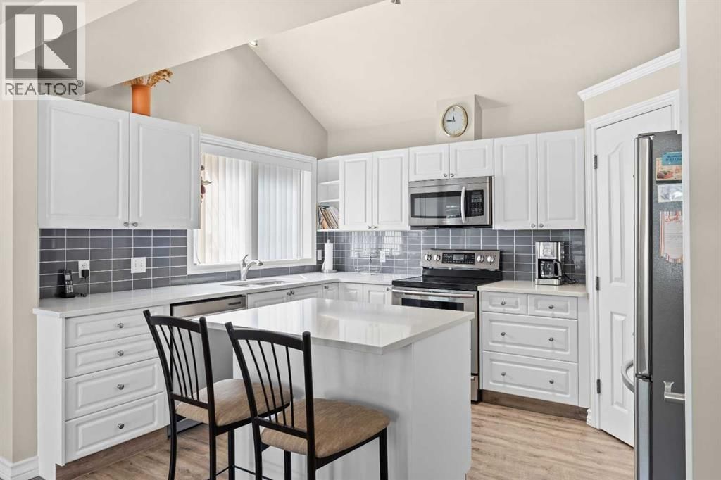 405 32 Avenue property photo