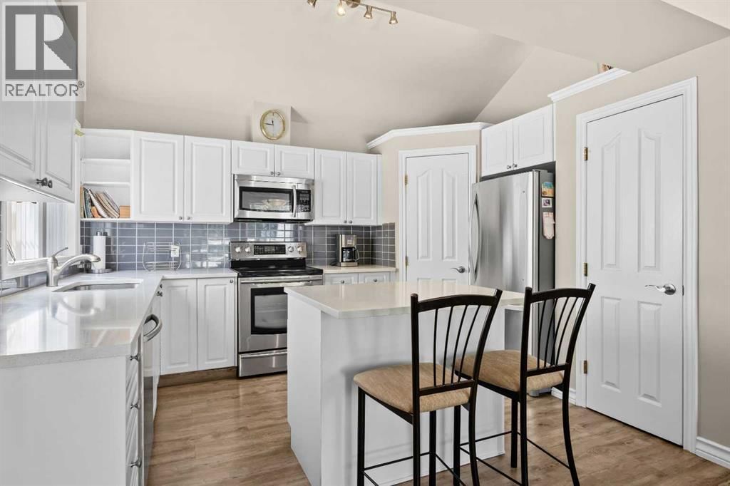 405 32 Avenue property photo