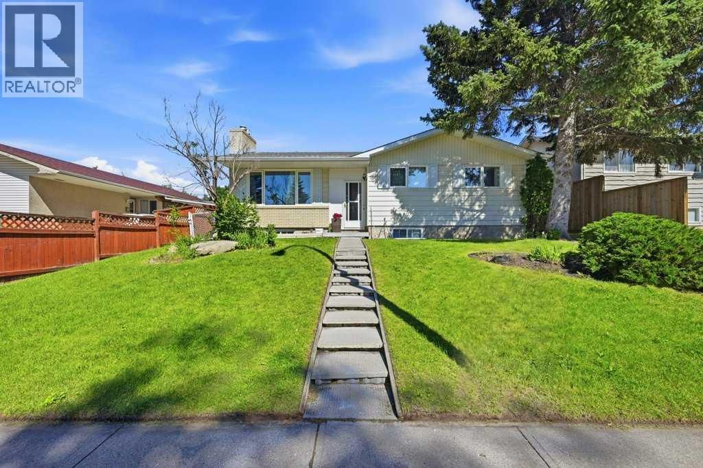 2415 Vista Crescent property photo