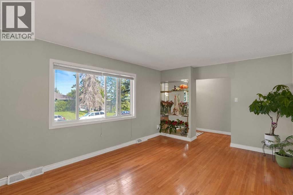 10315 8 Street property photo